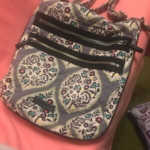 Vera Bradley crossbody purse with adjustable strap. Tri zip